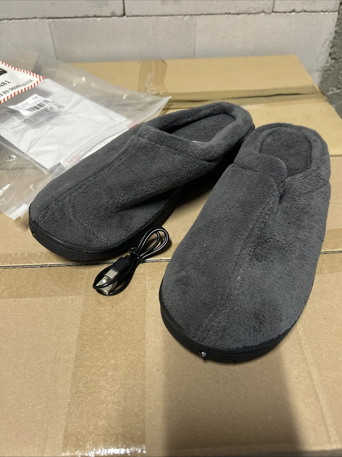 Restposten 48 Stück Solutions® Smart LED Hausschuhe - Sonderposten Größe 40/41