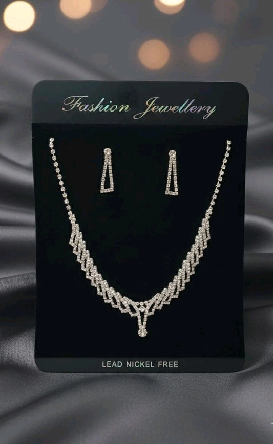 Elegantes Strass Schmuckset Collier Hänge-Ohrringe Silberfarben Modeschmuck s#2266